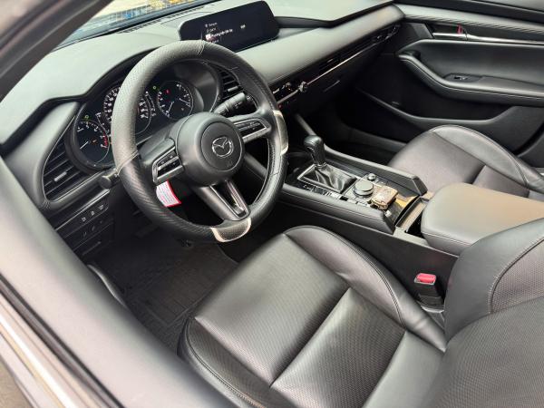 MAZDA 3 1,5 LUX SPORT – 2022 | ĐEN THỂ THAO 