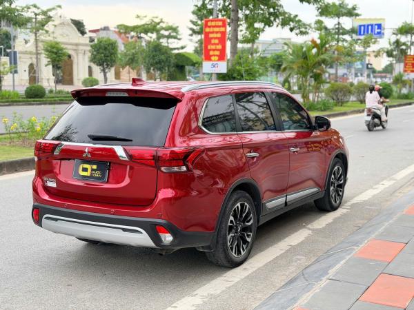MITSUBISHI OUTLANDER 2.0 PRE – 2021 | ĐỎ NỔI BẬT