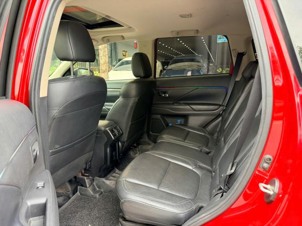 MITSUBISHI OUTLANDER 2.0 PRE – 2021 | ĐỎ NỔI BẬT