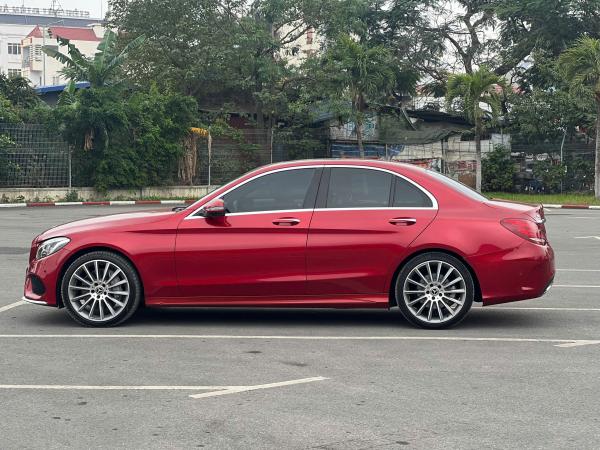 MERCEDES-BENZ C300 SẢN XUẤT 2017