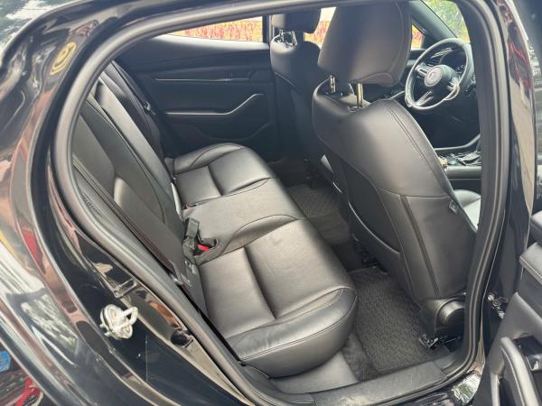 MAZDA 3 1,5 LUX SPORT – 2022 | ĐEN THỂ THAO 