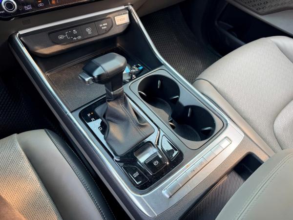 KIA CARNIVAL 2.2D LUXURY – 2025 | TRẮNG ĐẲNG CẤP
