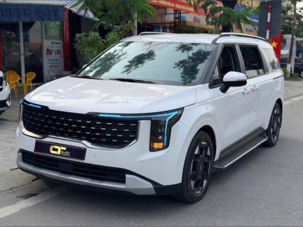 KIA CARNIVAL 2.2D LUXURY – 2025 | TRẮNG ĐẲNG CẤP