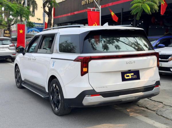 KIA CARNIVAL 2.2D LUXURY – 2025 | TRẮNG ĐẲNG CẤP