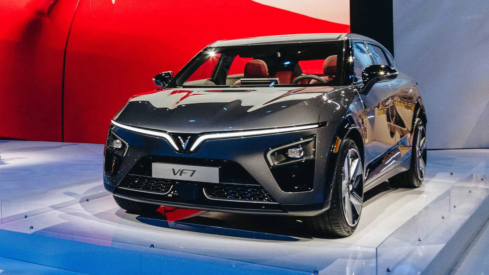 VinFast VF7 Plus có gì đặc biệt mà chênh gần 150 triệu đồng so với bản Base?